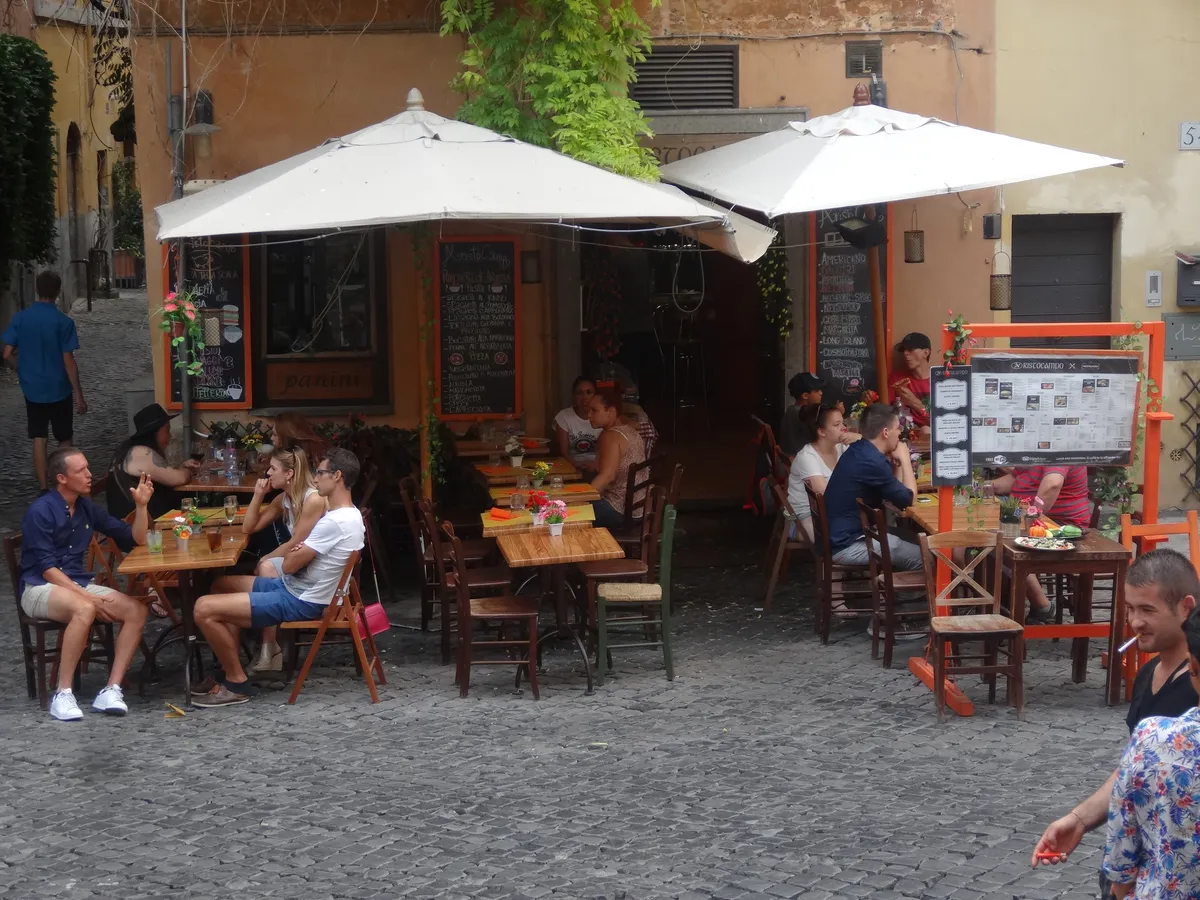 Key Benefits of Immersing Yourself in Rome’s Café Scene